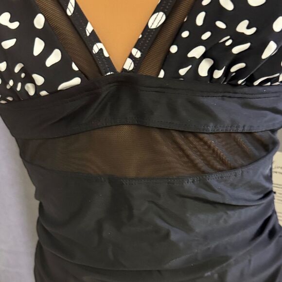 CUPSHE Black and White One-Piece Swimsuit - Picture 3 of 11